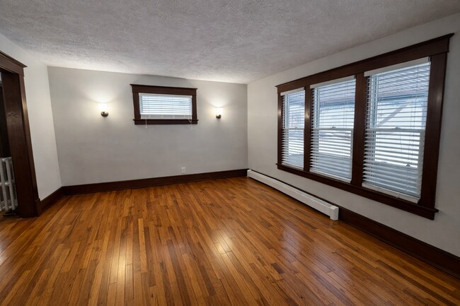 Foto del edificio - Large 4 bedroom home across from Franklyn Field.