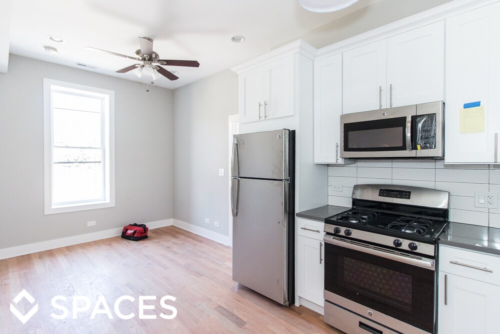 Foto principal - 2127 W Chicago Ave