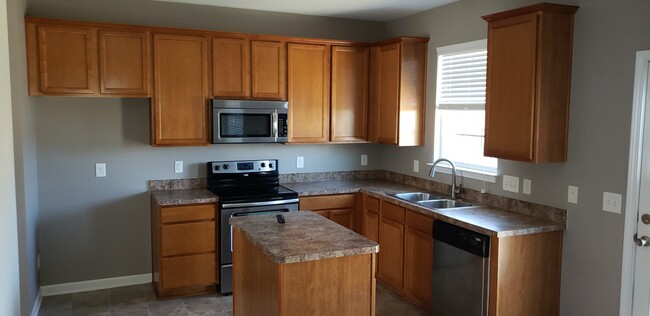Building Photo - 5509 Oak Gate Dr