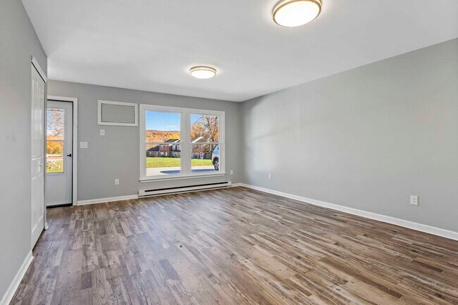 Building Photo - 500 NY-299