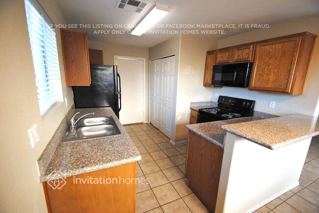Building Photo - 7204 S 8th Way