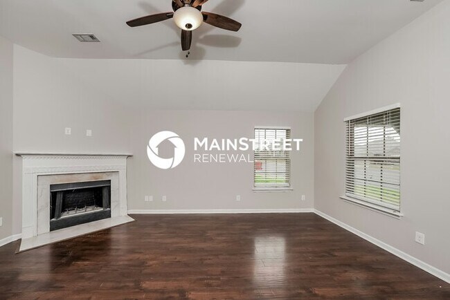 Foto del edificio - 3 Bedroom Pet-Friendly Home in FULTONDALE, AL with Main Street Renewal