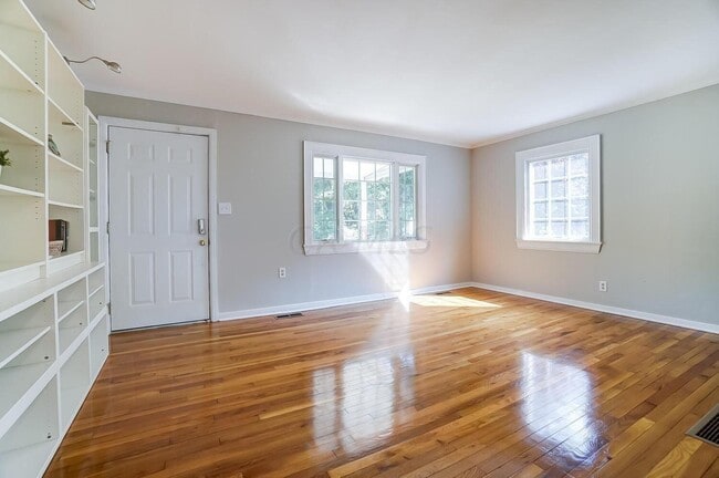 Building Photo - 117 Sharon Springs Dr
