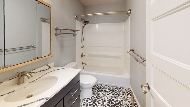 Foto del edificio - Fully Updated Large 1 Bedroom in Fairbanks! Available now!