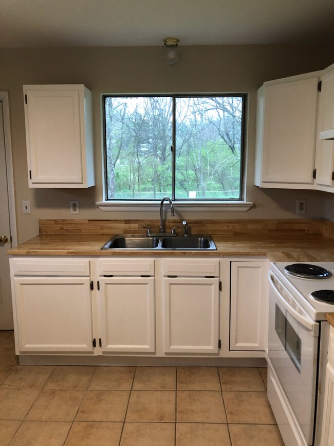 Building Photo - 4522 Tomben Ln