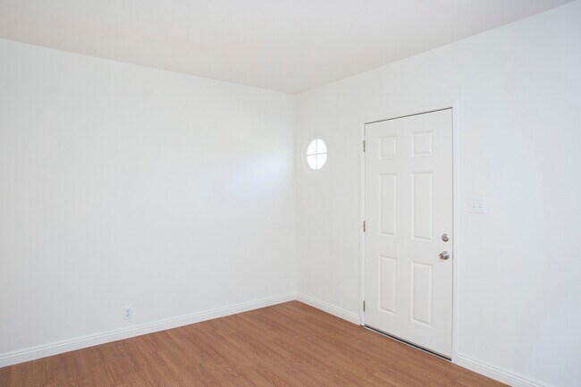 Building Photo - 15224 La Maida St