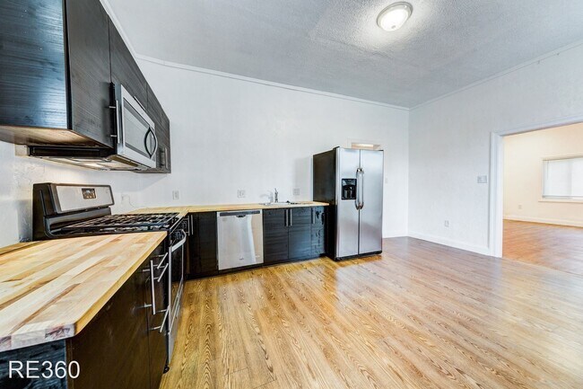 Foto del edificio - 2 br, 1.5 bath House - 811 Industry Street...