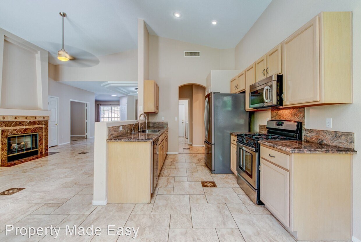 Foto principal - 3 br, 2 bath House - 320 Lingering Ln