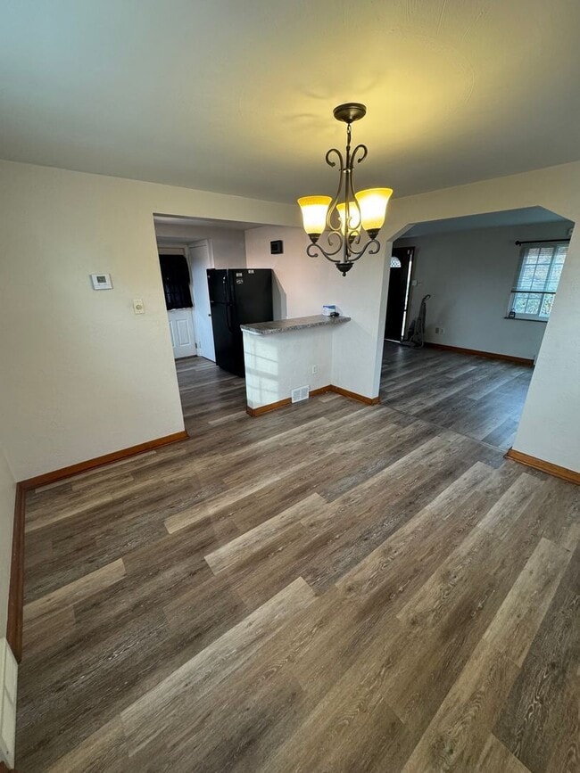 Building Photo - 2108 Lucina Ave