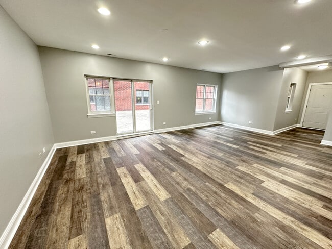 Foto del edificio - 3705 N Kedzie Ave