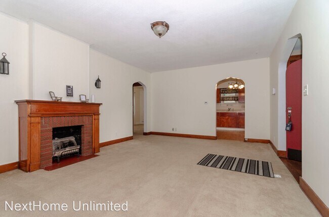 Building Photo - 3 br, 1.5 bath House - 222 W Spruce St.