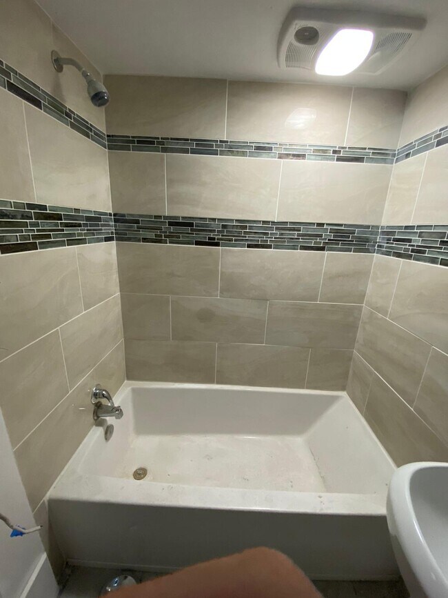 Foto del edificio - 7511 Lawnview Ave