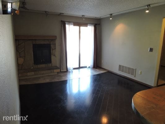 Primary Photo - 2100 Minerva Way