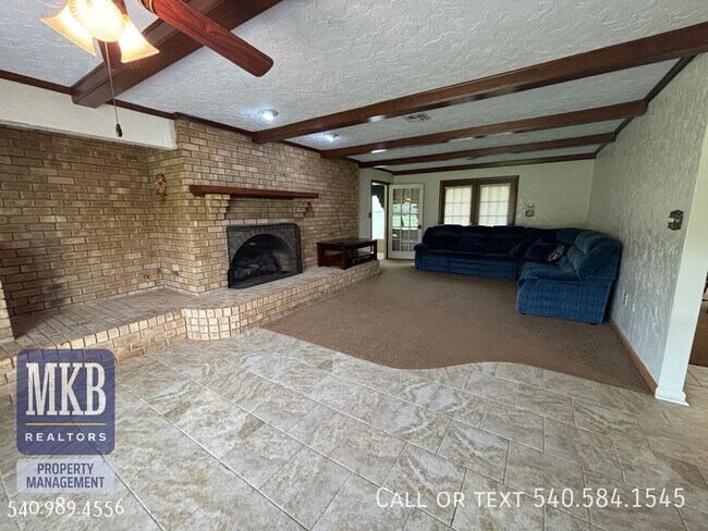 Foto del edificio - 5056 Catawba Valley Dr