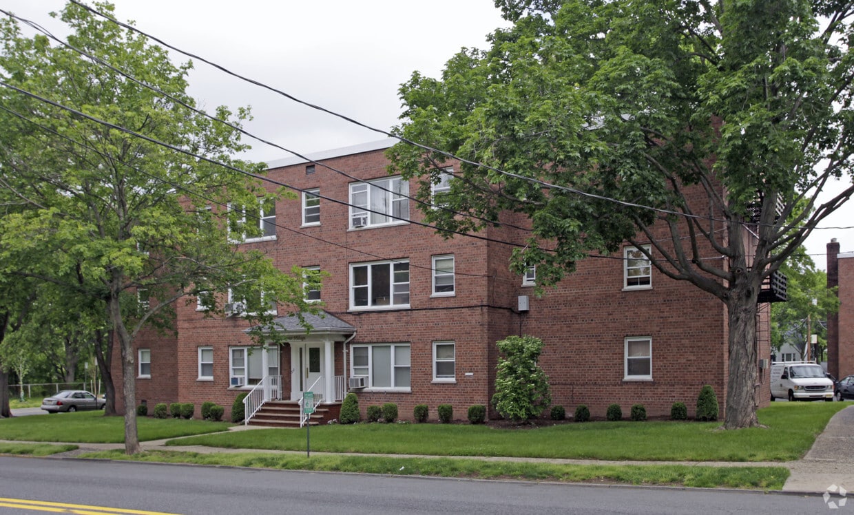 River Village Apartments in Rutherford, NJ