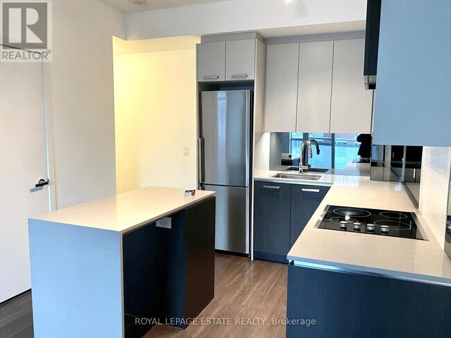 Photo du bâtiment - 1830 Bloor St W