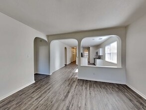 Building Photo - 411 Drake Ln