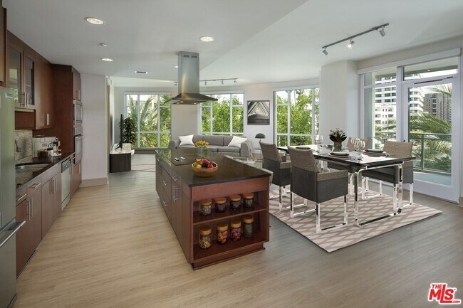 Foto del edificio - 10700 Wilshire Blvd