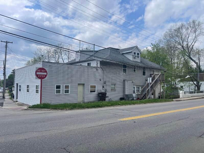 Primary Photo - 201 Elyria St