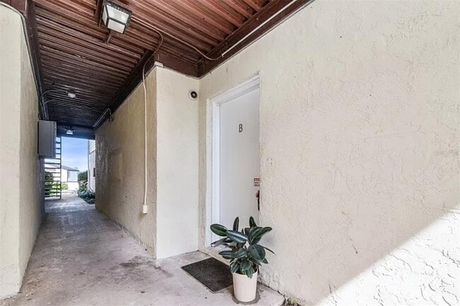 Building Photo - 310 Cherokee Ct