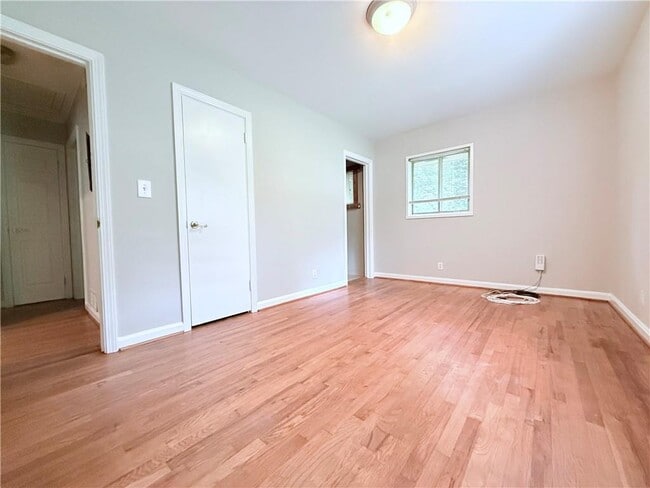 Building Photo - 1057 Latham Rd