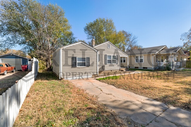 Building Photo - 2136 S Waco Ave