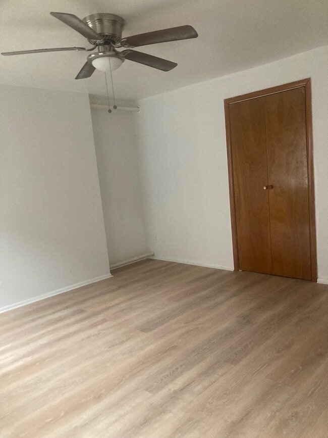 Building Photo - 527 Garden St