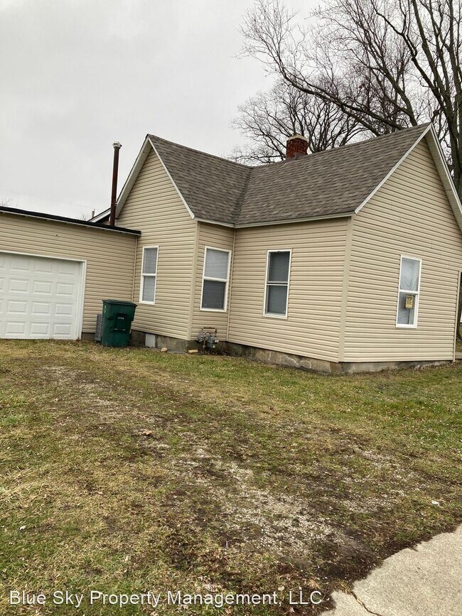 Building Photo - 3 br, 1 bath House - 2224 W. Memorial Dr.