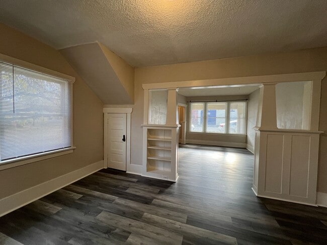 Building Photo - H301