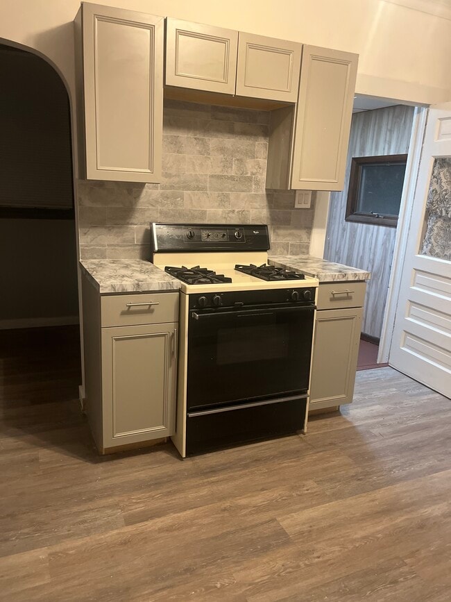 stove counter - 529 Linden Ave