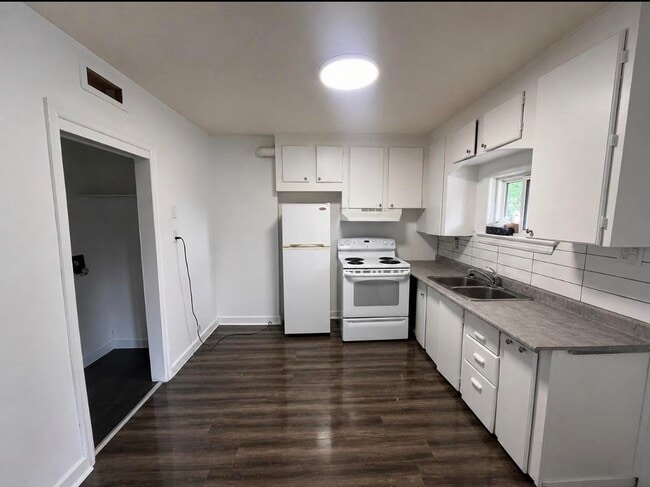Building Photo - 1 Bedroom + Den Unit for Rent – $1,549/month (plus utilities)