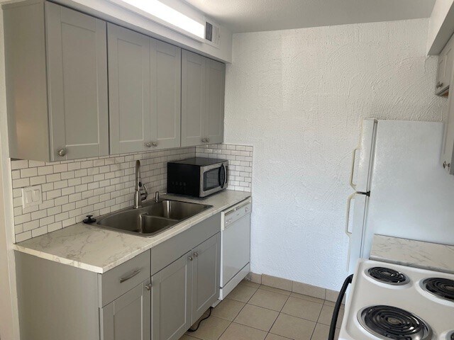 Foto del edificio - 3313 N 68th St