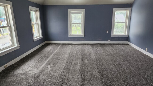 Building Photo - 1080 10th Ave