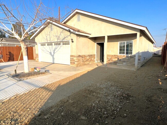Building Photo - 3312 Lotus Ln