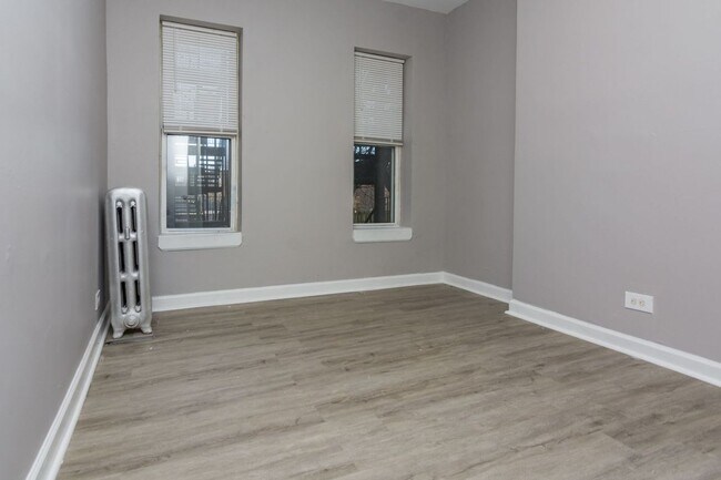 Building Photo - 7446 S Kingston Ave