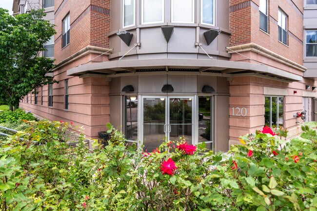120 Mountfort Street is located in the Audubon Circle submarket of Boston. - 120 Mountfort St