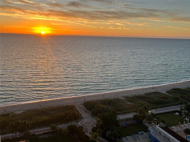 Foto del edificio - 2555 Collins Ave