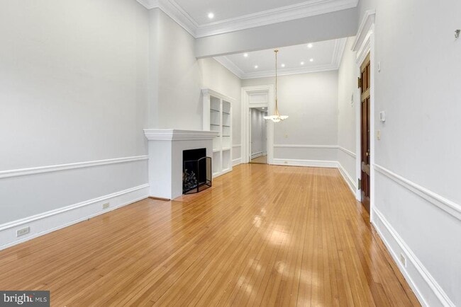 Building Photo - 323 S 17th St