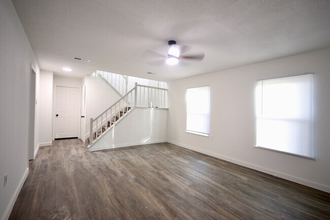 Building Photo - 5819 Flax Bourton St