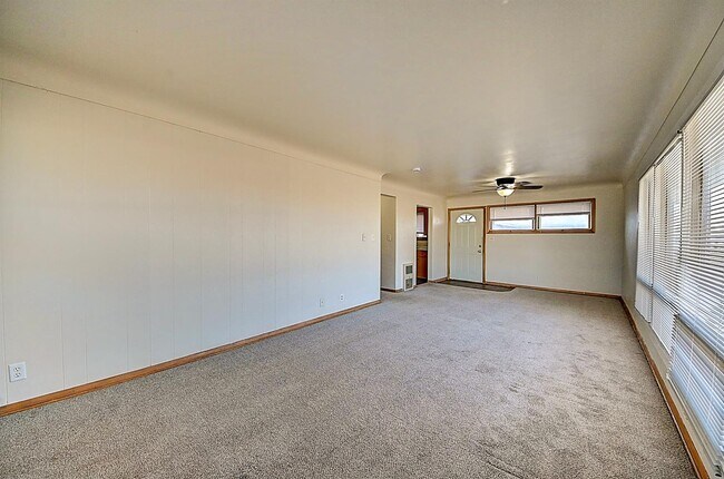 Building Photo - 141 Southview Dr