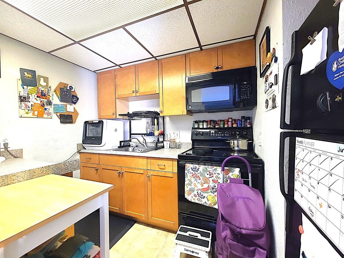 Primary Photo - 1243 Beacon St