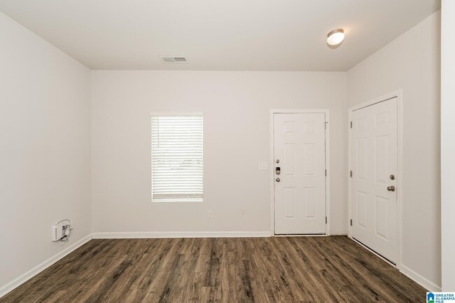 Building Photo - 395 Americana Dr