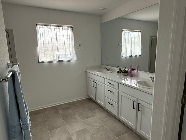 Building Photo - Brand new Southwest 3 bedrooms 2.5 bathrooms