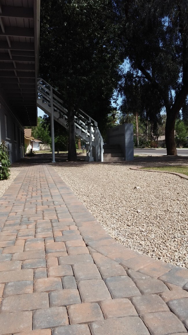 Foto del edificio - 3102 E Campbell Ave
