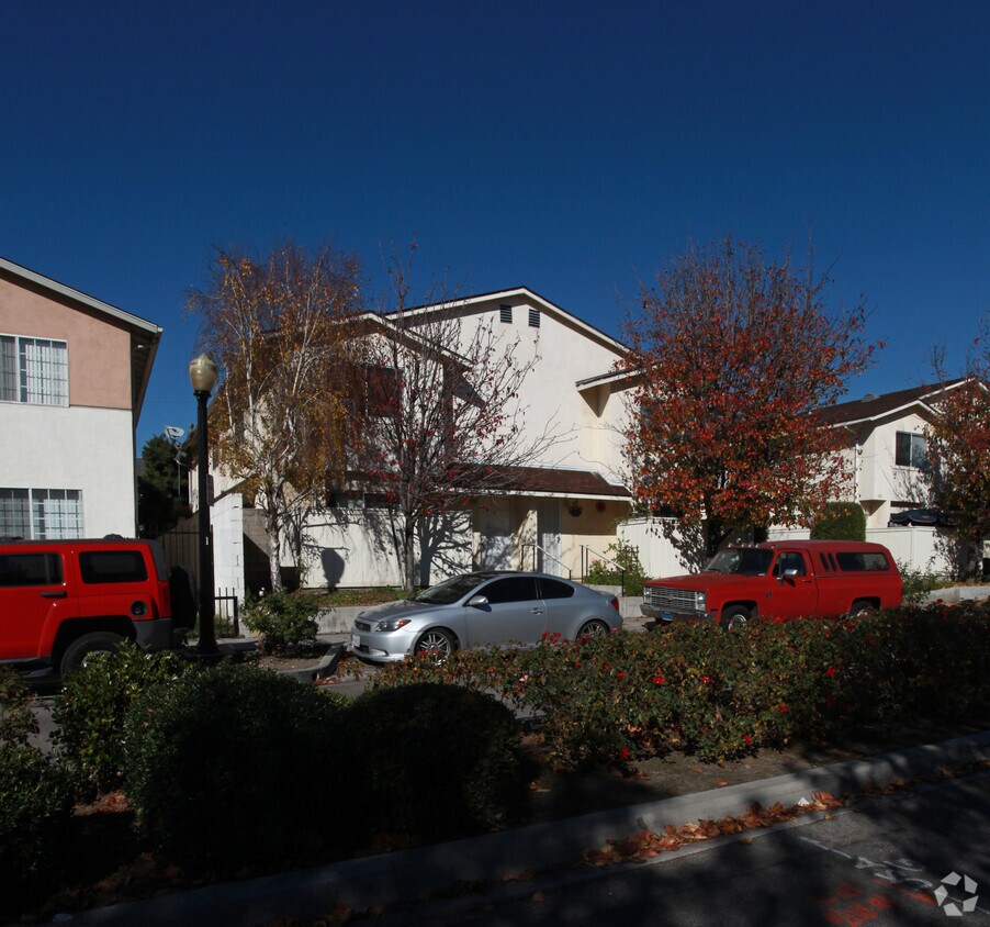 195 W Elmwood Ave, Burbank, CA 91502 Apartments in Burbank, CA
