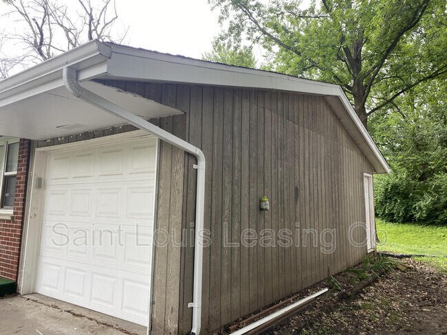 Building Photo - 1510 Reale Ave