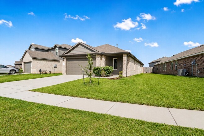 Foto del edificio - 5306 Evergreen Heights Ln