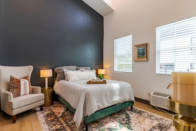 Building Photo - The Villas on Turtle Creek