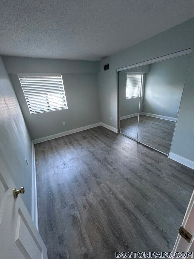 Foto del edificio - 15 N Beacon St