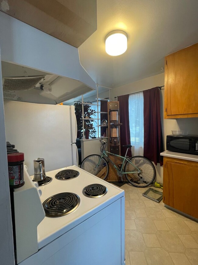 Building Photo - 1312-1314 Castlerock Drive